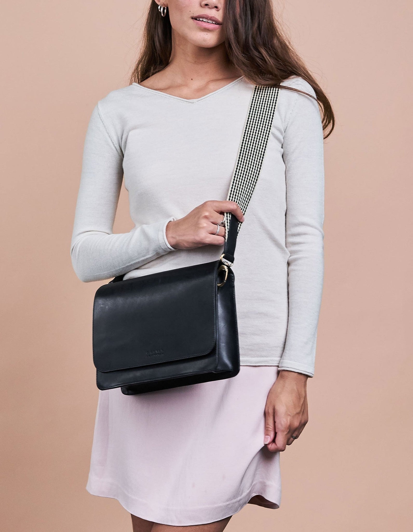 audrey_black_front_checkered_strap_model_1