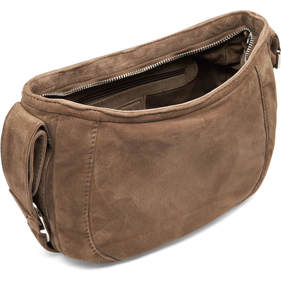 Beautiful_cross_over_bag_in_suede_with_buckle_detail-Cross_over-16050-011_Sand-1_900x