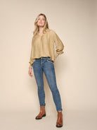 146760MachaLurexLSBlouseMustardGold-147260NaomiGlowJeansBlue-MMVancouverVintageDarkCognac_2000x