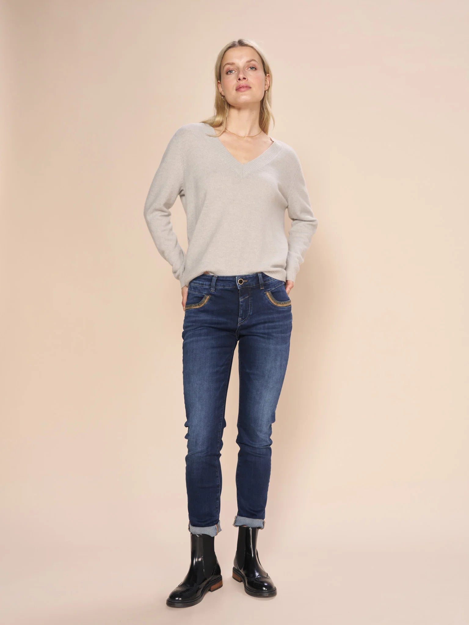 150790MMArlieCashmereV-NeckKnitBlack-155420MMNaomiAchillesJeansBlack_1_2000x