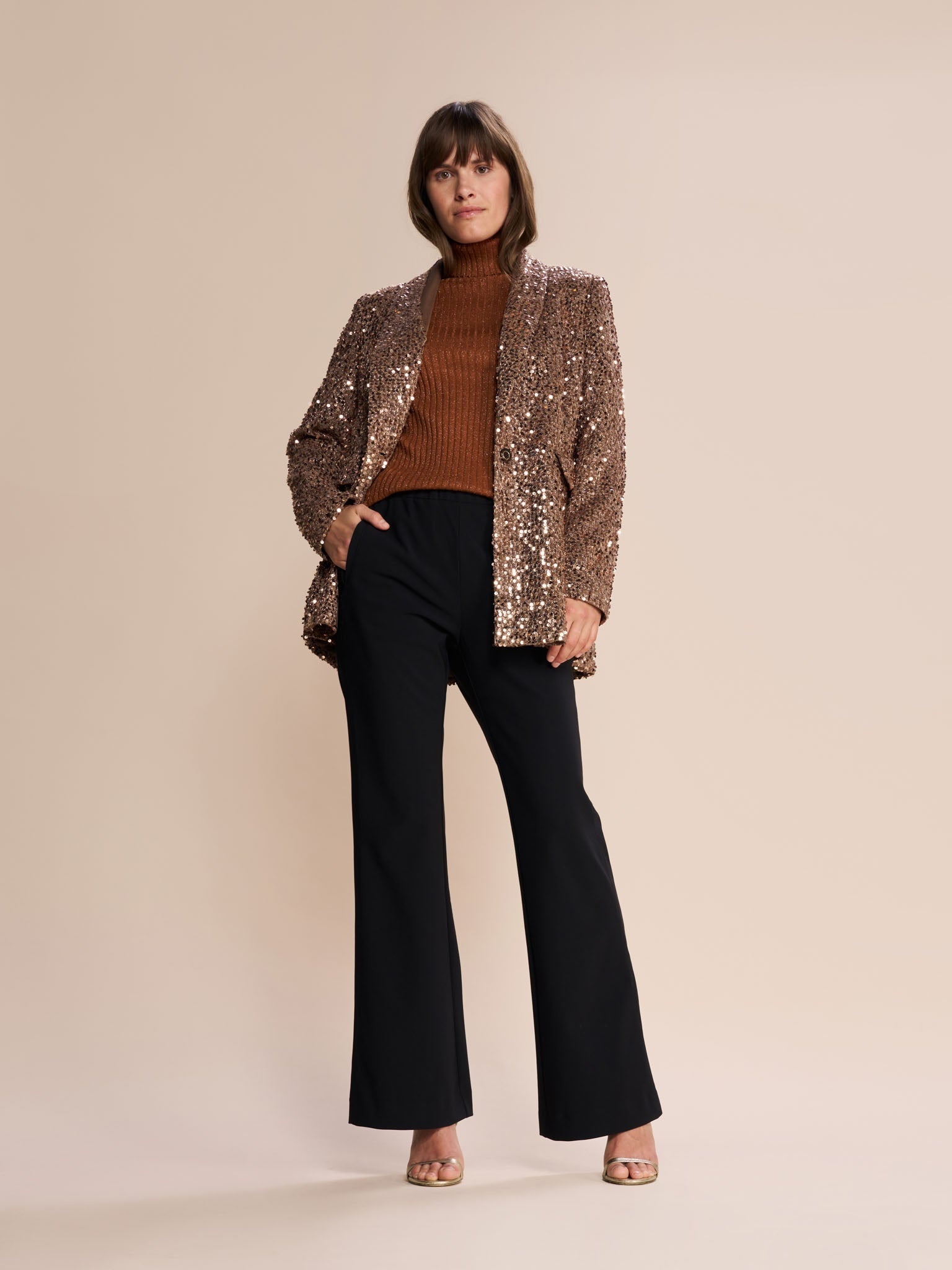 158120MMRelenaRibLuxRollneckKnitCaramelCafe-157290MMSiaLalaBlazerLightBrown-158440MMIslaIzzyPantBlack_2_fc277860-39ea-462c-b27a-29149561a992_2000x