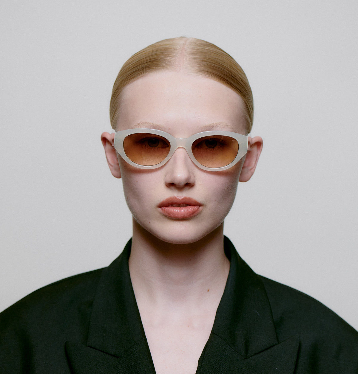 A.KJAERBEDE_WINNIE_KL2108_CREAM_BONE_FRONT_WOMAN-2