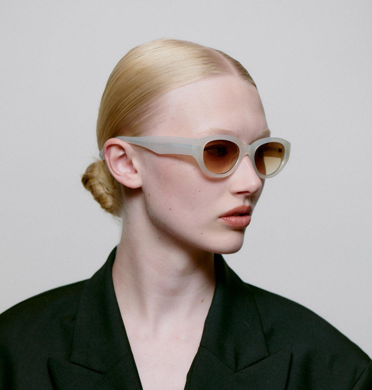 A.KJAERBEDE_WINNIE_KL2108_CREAM_BONE_SIDE_WOMAN-2