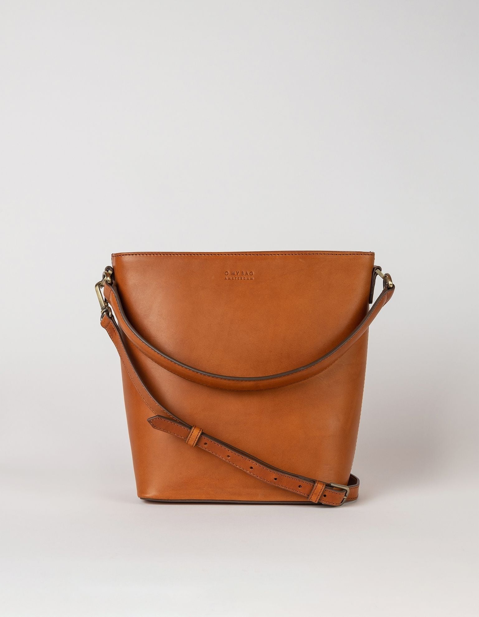 bobbibucketbag_maxi_cognac_strap_fotn