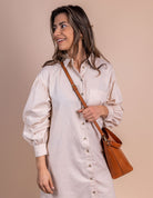 bobbis_bucket_bag_maxi_cognac_model_21_1