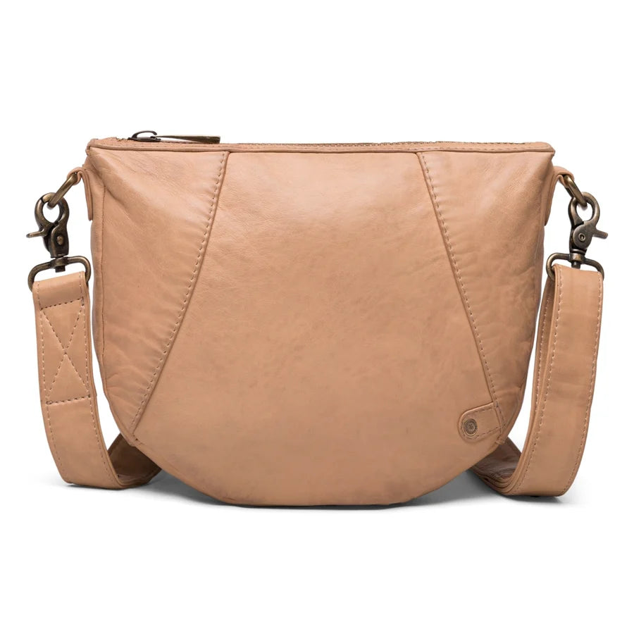 Crossbody_bag_in_a_lovely_and_soft_leather_quality-Cross_over-15604-156_Camel_900x