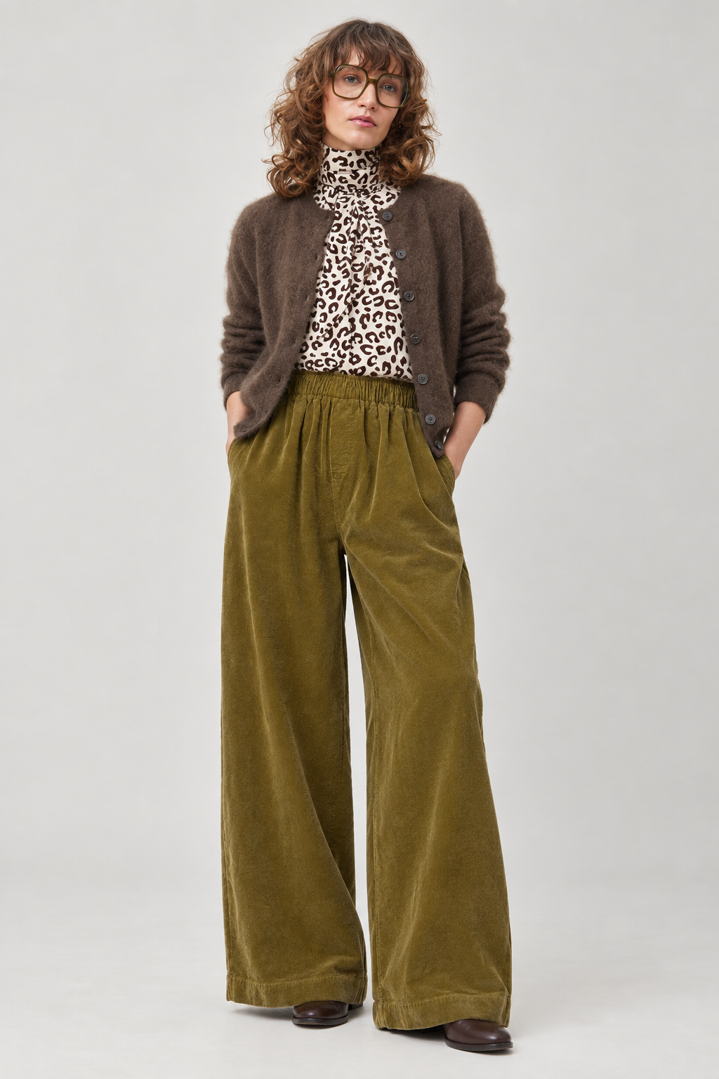 Full outfit with wide-leg trousers, printed blouse and layered cardigan
